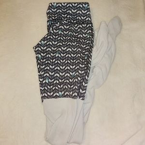 ALO Yoga white goddess print workout leggings